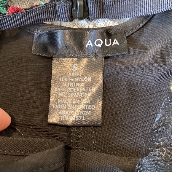 Gorgeous flower embroidered dress - Picture 2 of 2